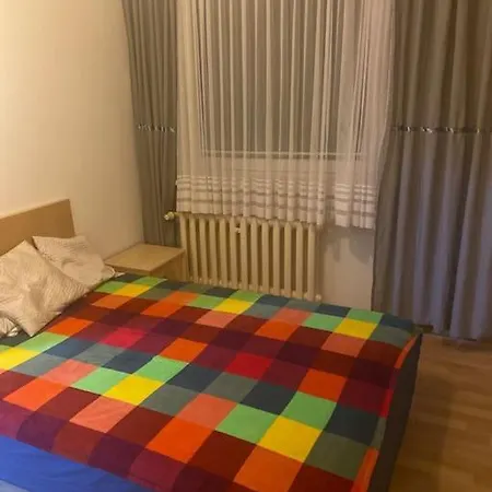 Uroczy Dwa Pokoje,3 Oddzielne Spania,las,skm, Plaza, Parking