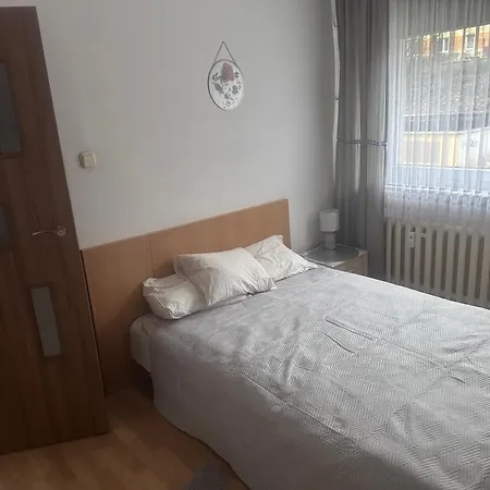 Uroczy Dwa Pokoje,3 Oddzielne Spania,las,skm, Plaza, Parking Lägenhet